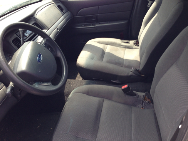 Ford Crown Victoria 2008 photo 4