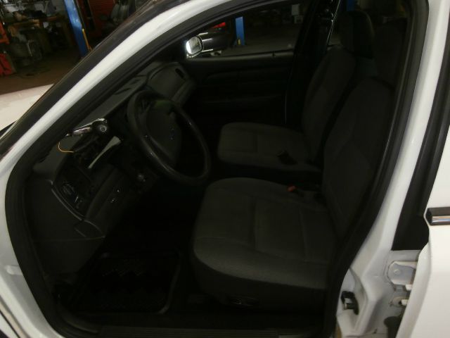 Ford Crown Victoria 2009 photo 7