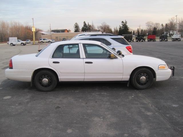 Ford Crown Victoria 2009 photo 1