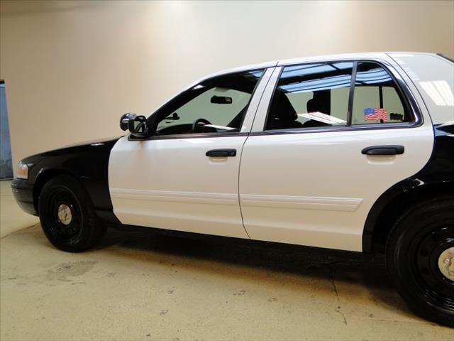 Ford Crown Victoria 2010 photo 0
