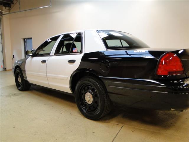 Ford Crown Victoria 2010 photo 27
