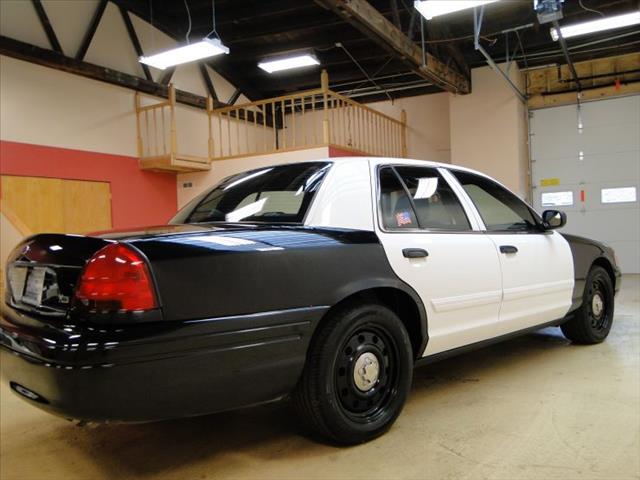 Ford Crown Victoria 2010 photo 29