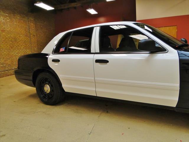 Ford Crown Victoria 2010 photo 32