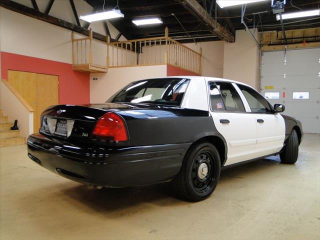 Ford Crown Victoria 2010 photo 37