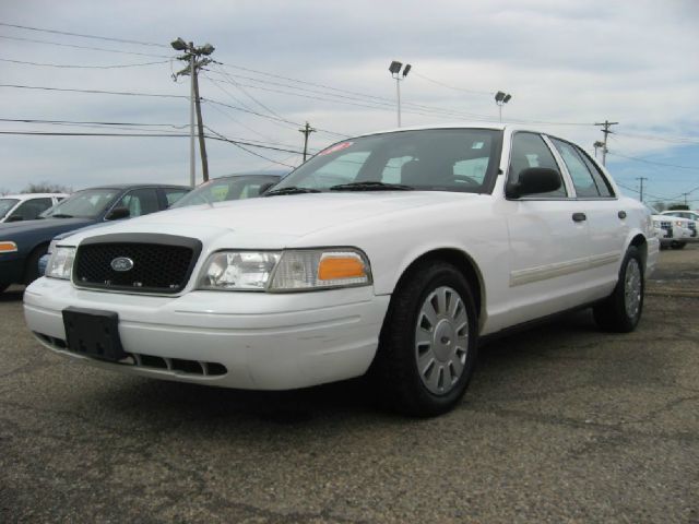 Ford Crown Victoria 2010 photo 3
