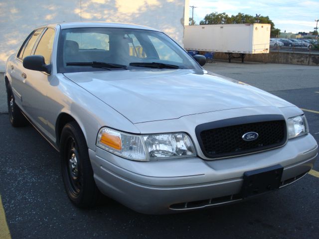 Ford Crown Victoria 2010 photo 2