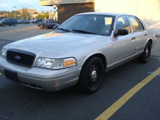 Ford Crown Victoria 2010 photo 3