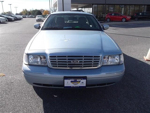 Ford Crown Victoria 2011 photo 0