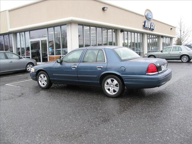 Ford Crown Victoria 2011 photo 1