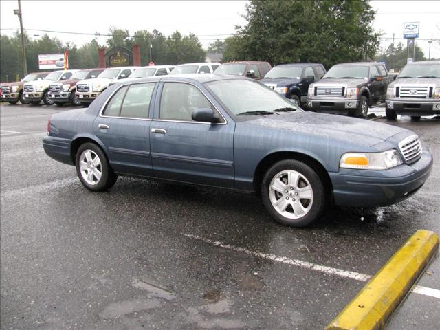 Ford Crown Victoria 2011 photo 5
