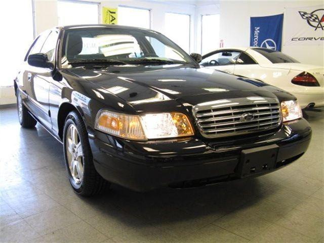Ford Crown Victoria 2011 photo 5