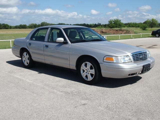 Ford Crown Victoria 2011 photo 4