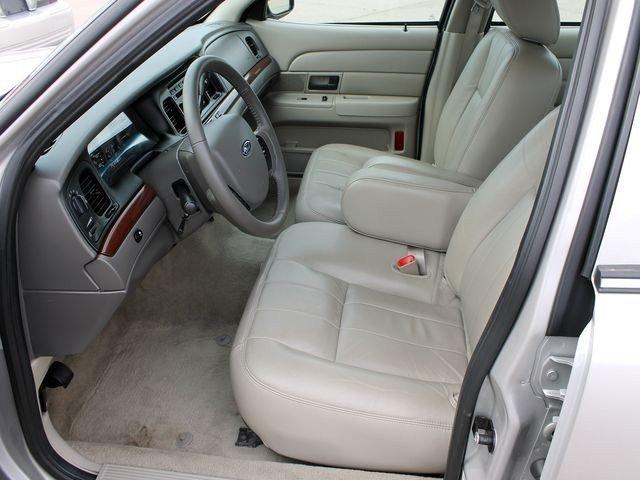 Ford Crown Victoria 2011 photo 3