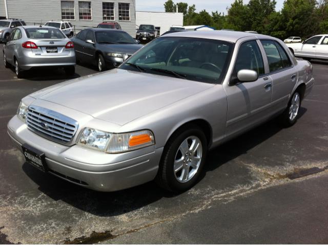 Ford Crown Victoria 2011 photo 7