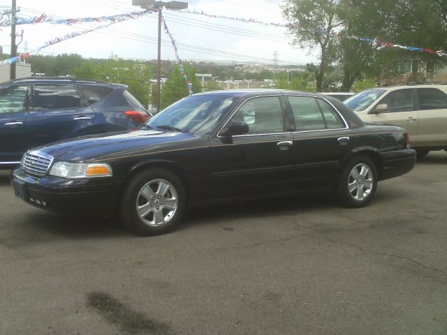 Ford Crown Victoria 2011 photo 1