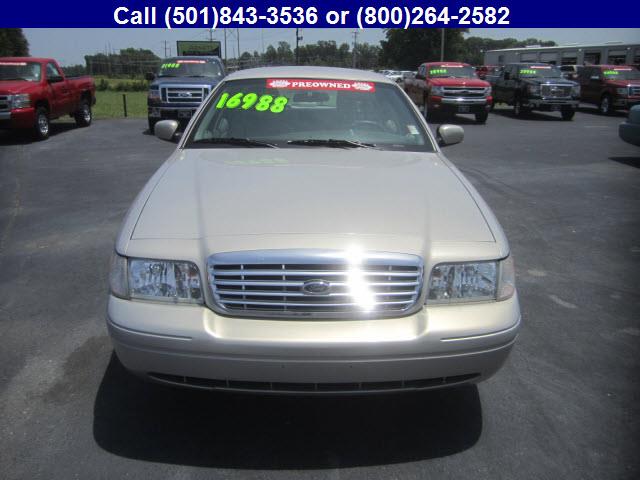 Ford Crown Victoria 2011 photo 3