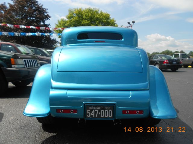 Ford Custom 1932 photo 1