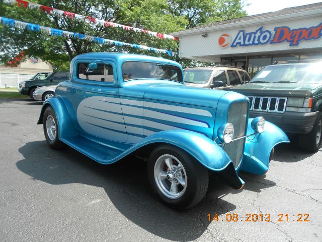 Ford Custom 1932 photo 4