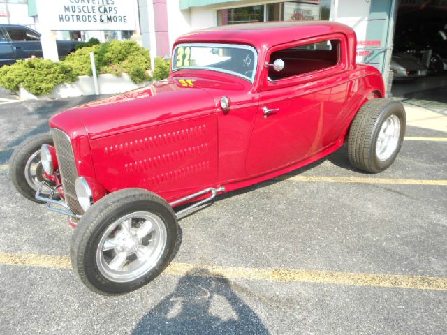 Ford Custom 1932 photo 1