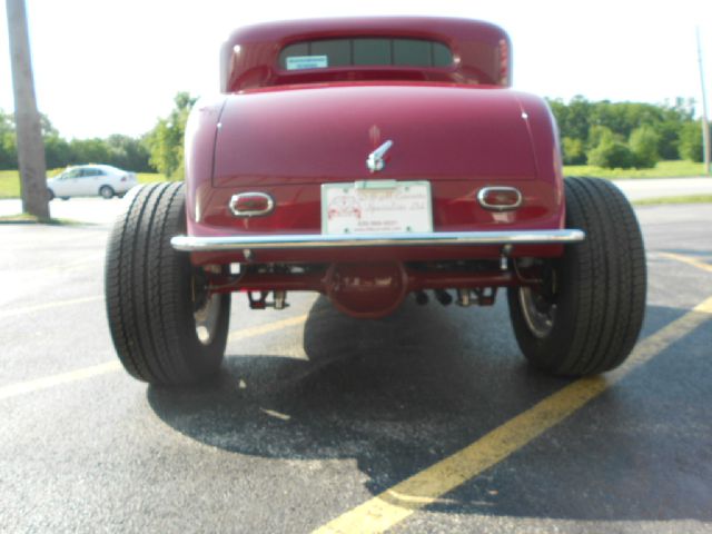 Ford Custom 1932 photo 2