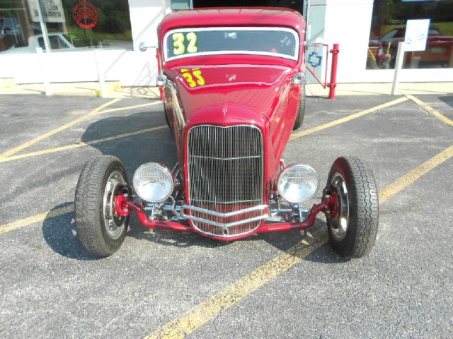 Ford Custom 1932 photo 4