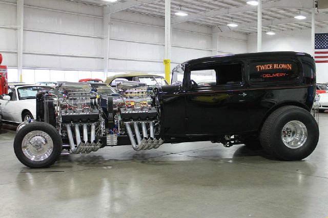 Ford Custom 1932 photo 4