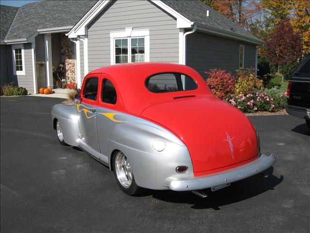 Ford Custom 1946 photo 2