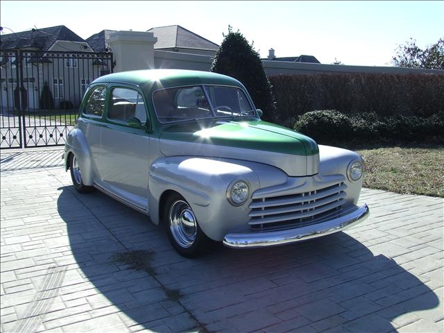 Ford Custom 1946 photo 4