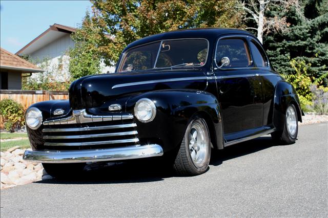 Ford Custom 1946 photo 2