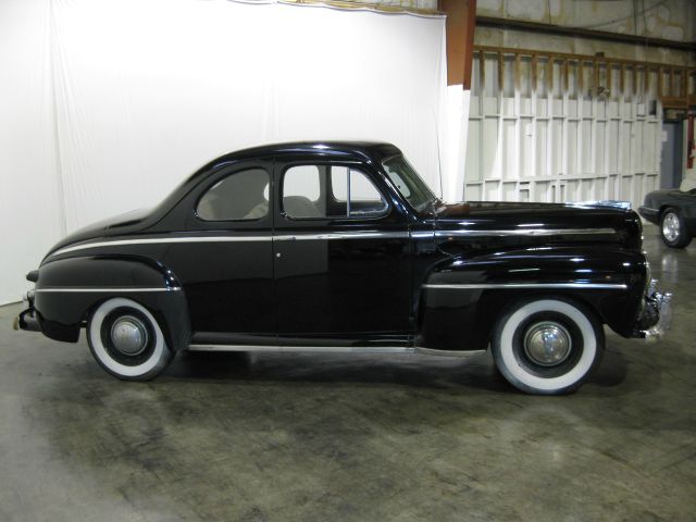 Ford Custom 1947 photo 4