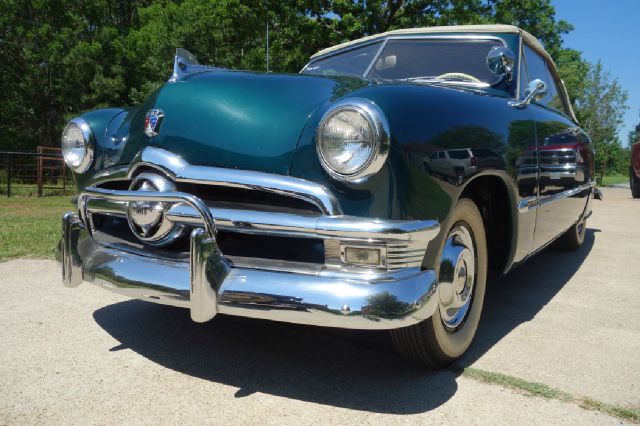 Ford Custom 1950 photo 1