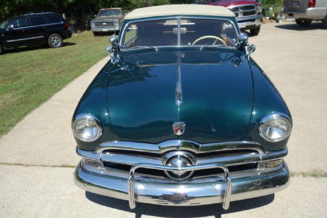 Ford Custom 1950 photo 2