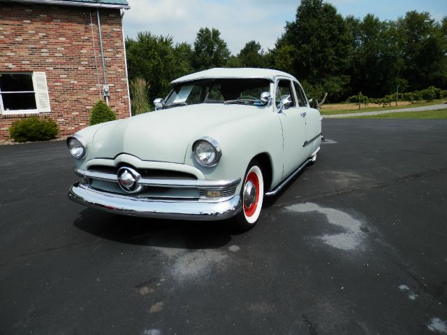 Ford Custom 1950 photo 1