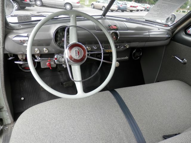 Ford Custom 1950 photo 3