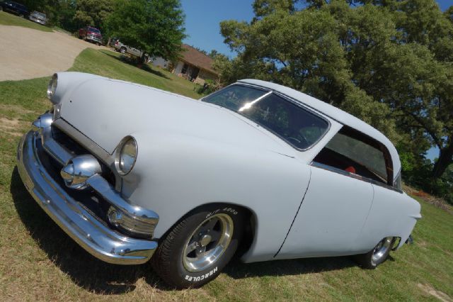 Ford Custom 1951 photo 6