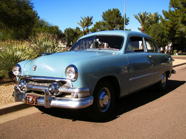 Ford Custom 1951 photo 4