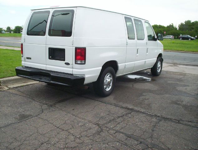 Ford E-150 2000 photo 2
