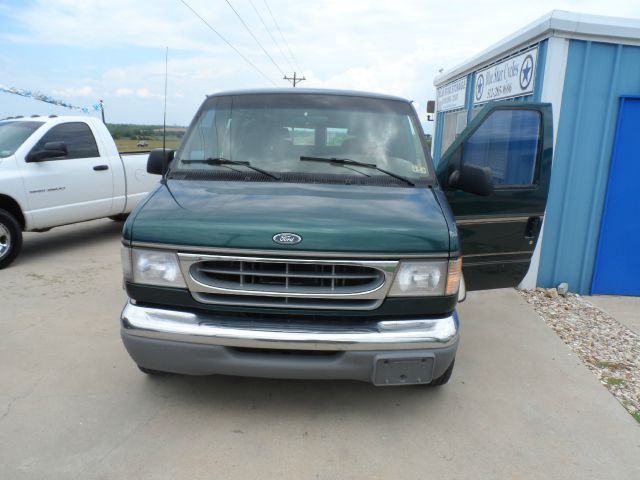 Ford E-150 2000 photo 1