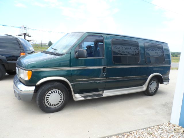 Ford E-150 2000 photo 2