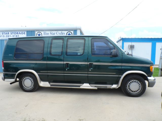 Ford E-150 2000 photo 3