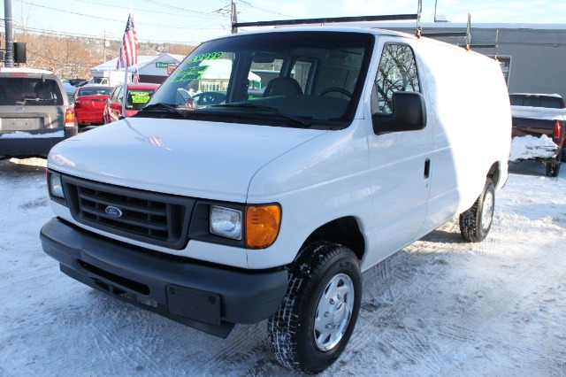 Ford E-250 2006 photo 2