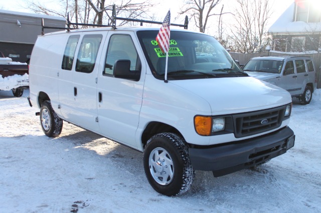 Ford E-250 2006 photo 4