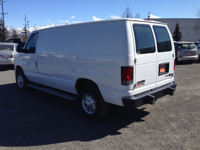Ford E-250 2012 photo 1
