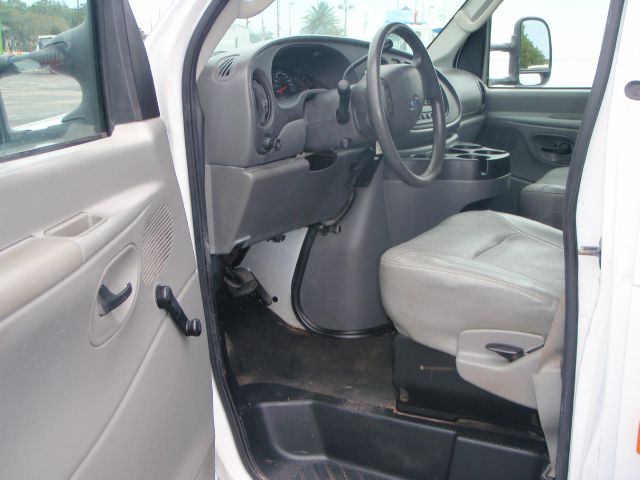 Ford E-350 2006 photo 1