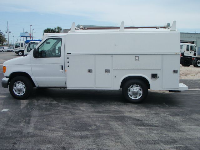 Ford E-350 2006 photo 3
