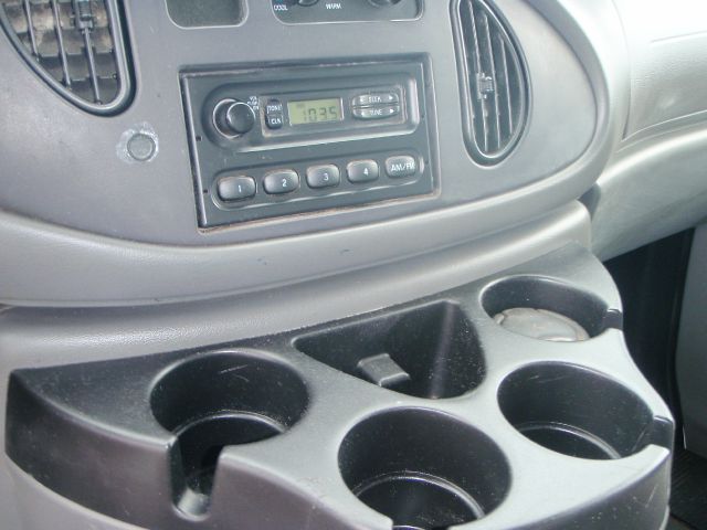 Ford E-350 2006 photo 5