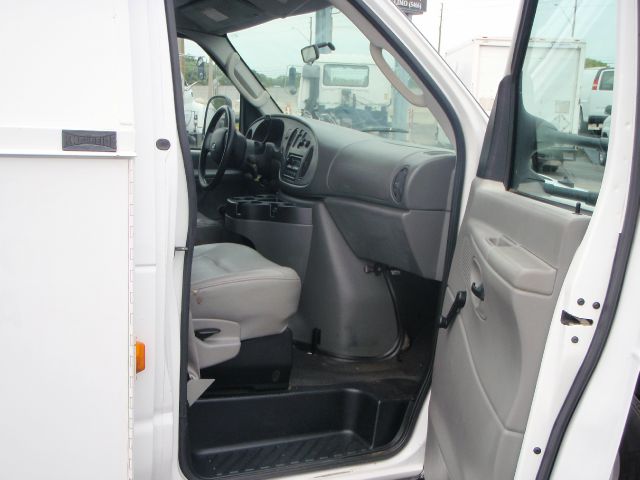 Ford E-350 2006 photo 7