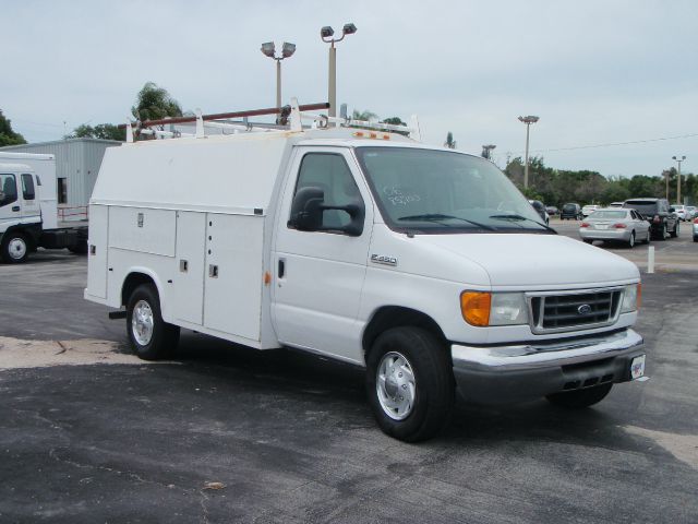 Ford E-350 2006 photo 9