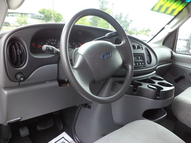 Ford E-350 Super Duty lLk 3RD ROW Seating Box Truck