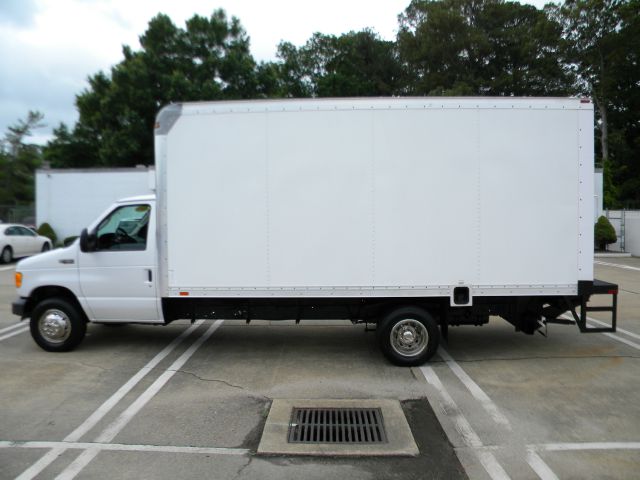 Ford E-450 2005 photo 2